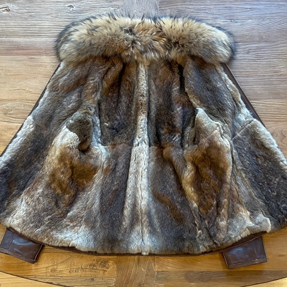 Fur Lined Leather Jacket With Gorgeous Fox Collar. - Picture 8 of 15